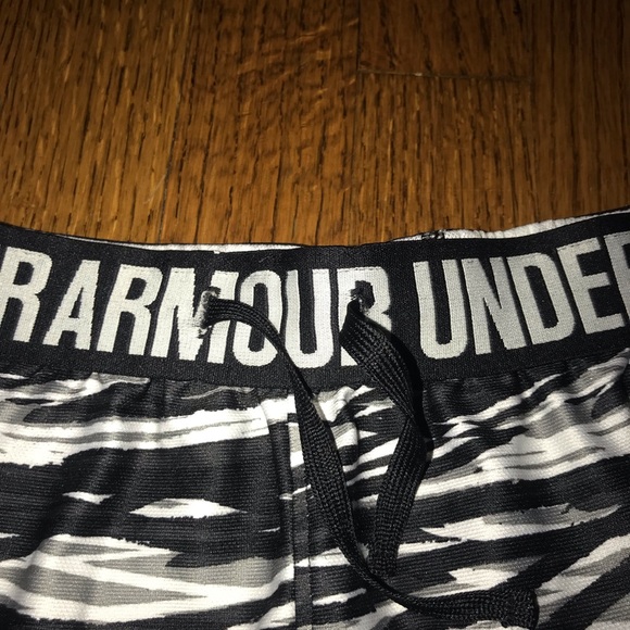 UNDER ARMOUR women’s shorts - Picture 3 of 5